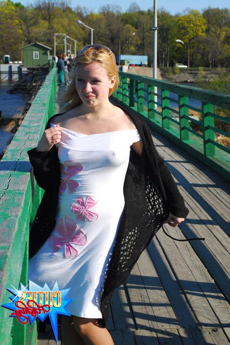 16P Amateur teen girl flashing her fresh body and sweet pussy in public