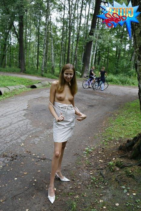 16P Amateur teen girl flashing her fresh body and sweet pussy in public