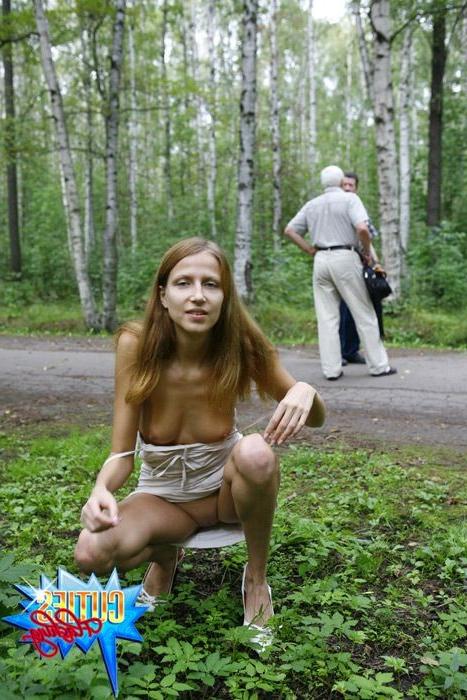 16P Amateur teen girl flashing her fresh body and sweet pussy in public
