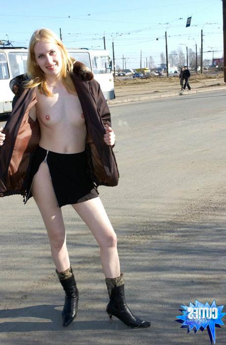 16P Amateur teen girl flashing her fresh body and sweet pussy in public
