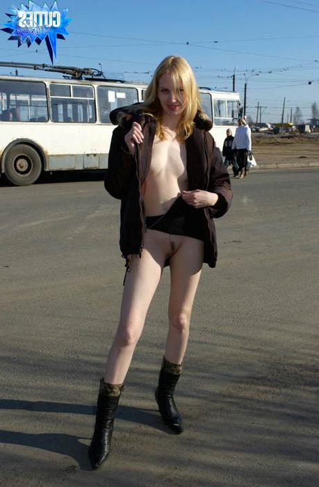 16P Amateur teen girl flashing her fresh body and sweet pussy in public