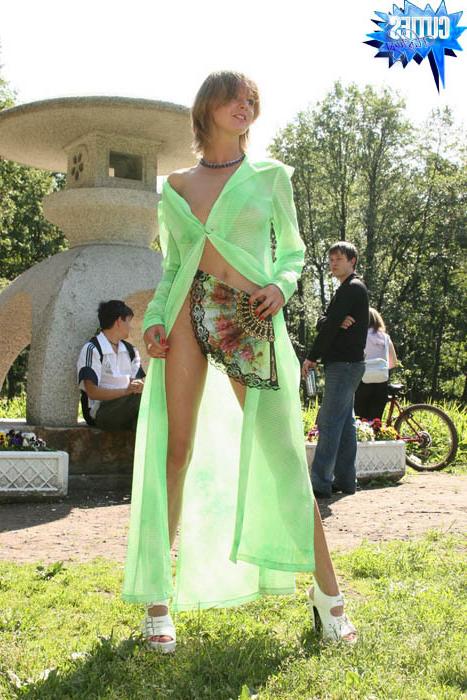 16P Adorable teeny opens her gorgeous dress in public