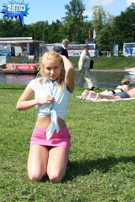 16P Amateur teen girl flashing her fresh body and sweet pussy in public