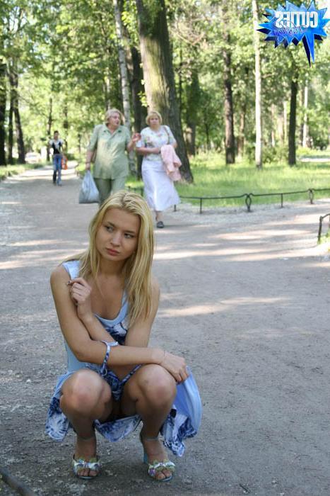 16P Amateur teen girl flashing her fresh body and sweet pussy in public