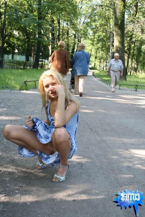 16P Amateur teen girl flashing her fresh body and sweet pussy in public