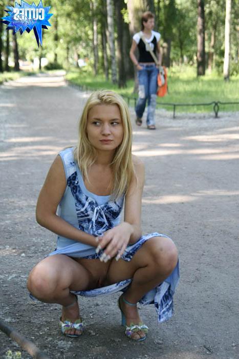 16P Amateur teen girl flashing her fresh body and sweet pussy in public