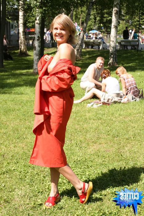 16P Hooker flashes terrific spare ass in public