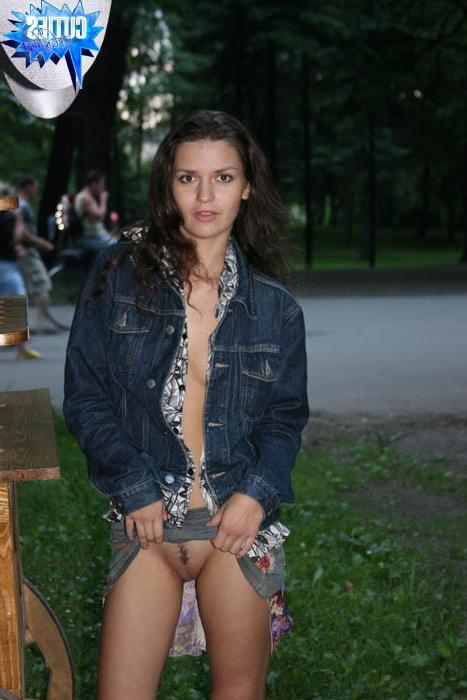 16P Amateur teen girl flashing her fresh body and sweet pussy in public