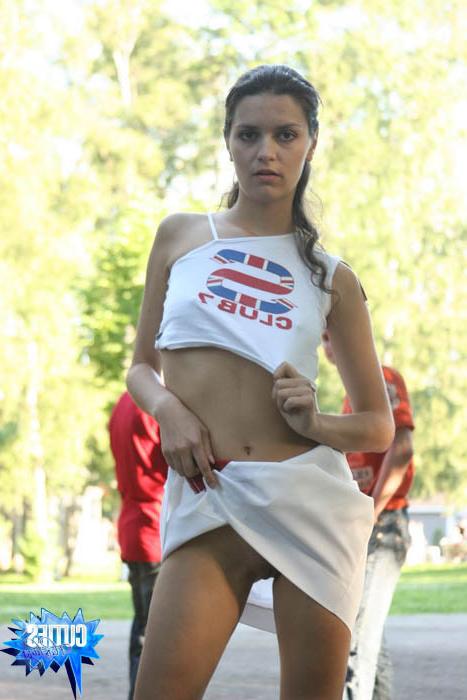 16P Amateur teen girl flashing her fresh body and sweet pussy in public