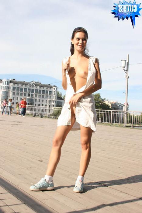 16P Amateur teen girl flashing her fresh body and sweet pussy in public