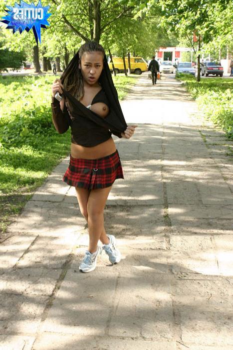 16P Nice shots of a sweet teen getting nude in public