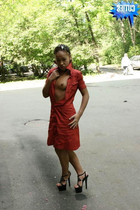 16P Mulatto plays with her knockers in a public place
