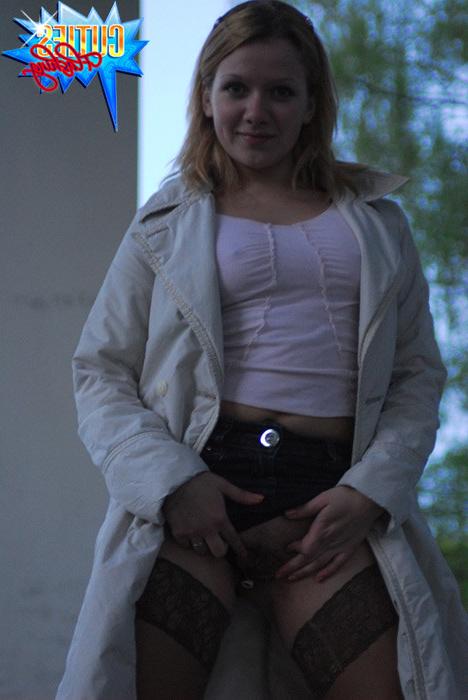 16P Amateur teen girl flashing her fresh body and sweet pussy in public