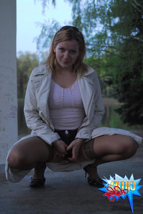 16P Amateur teen girl flashing her fresh body and sweet pussy in public