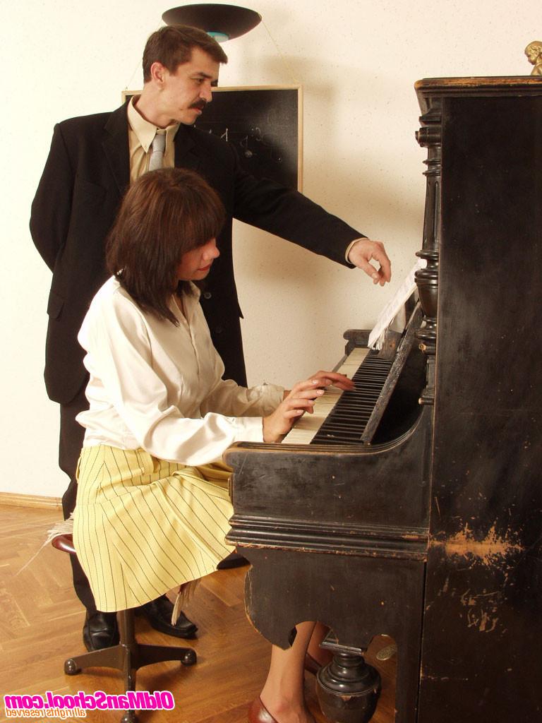 16P Music older man teacher fucked schoolgirl in classroom