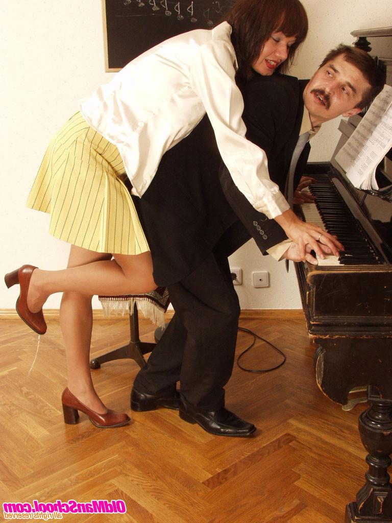 16P Music older man teacher fucked schoolgirl in classroom