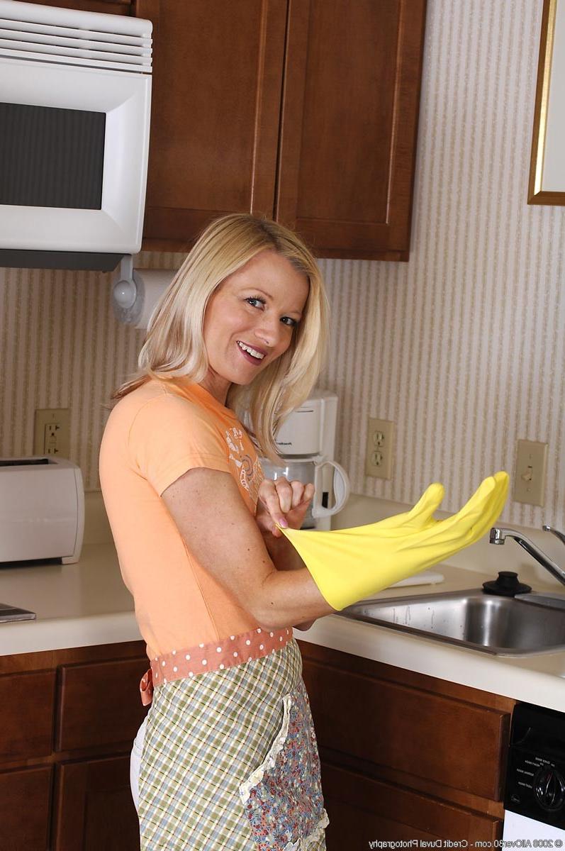 15P All natural hairy milf shows tight ass in the kitchen