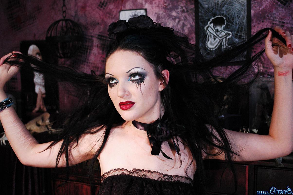 15P sweet goth babe in lingerie