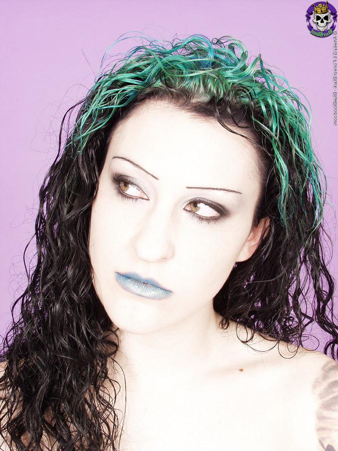 15P sexy gothic babe bends over