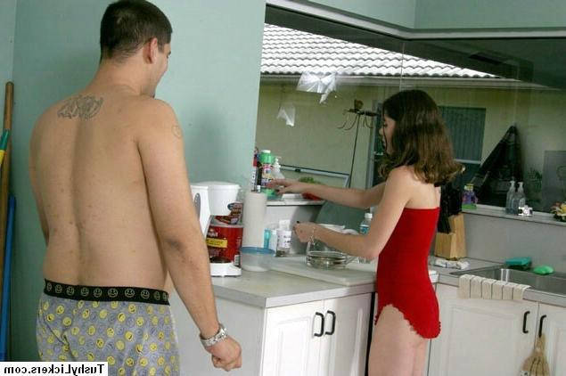 16P he ends up eating her ass right on the kitchen table