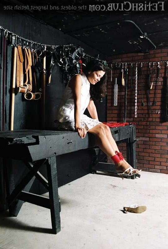 14P Brunette MILF Is Bound In Red Twine And Tugs Nipple Chain Orally
