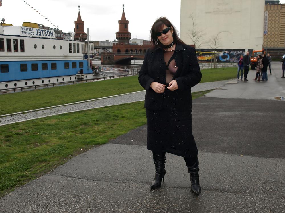 11P Mature BBW slutwife showing off in Berlin...