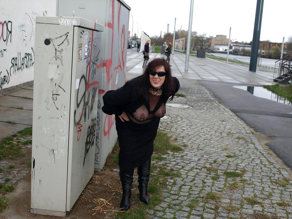 11P Mature BBW slutwife showing off in Berlin...