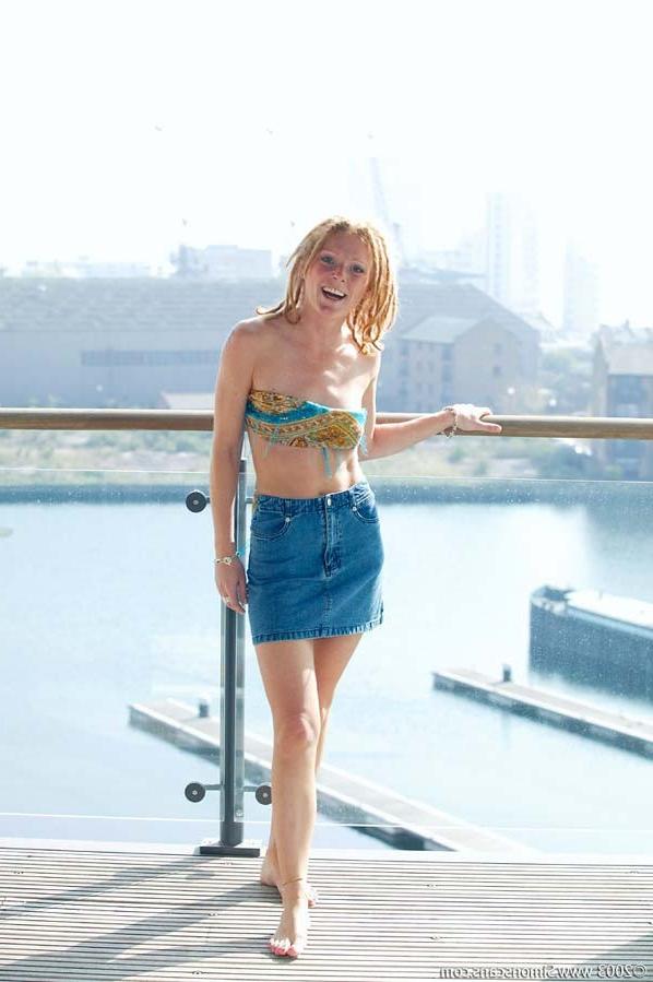 16P Redhead spreads her holes