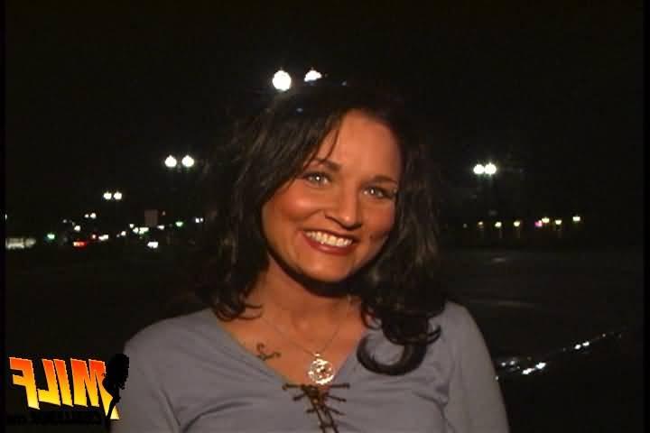 18P Naughty Brunette Mom Fucking The Neighbor