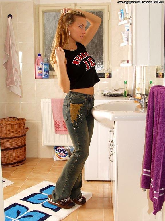 16P perfect blond babe hit the shower