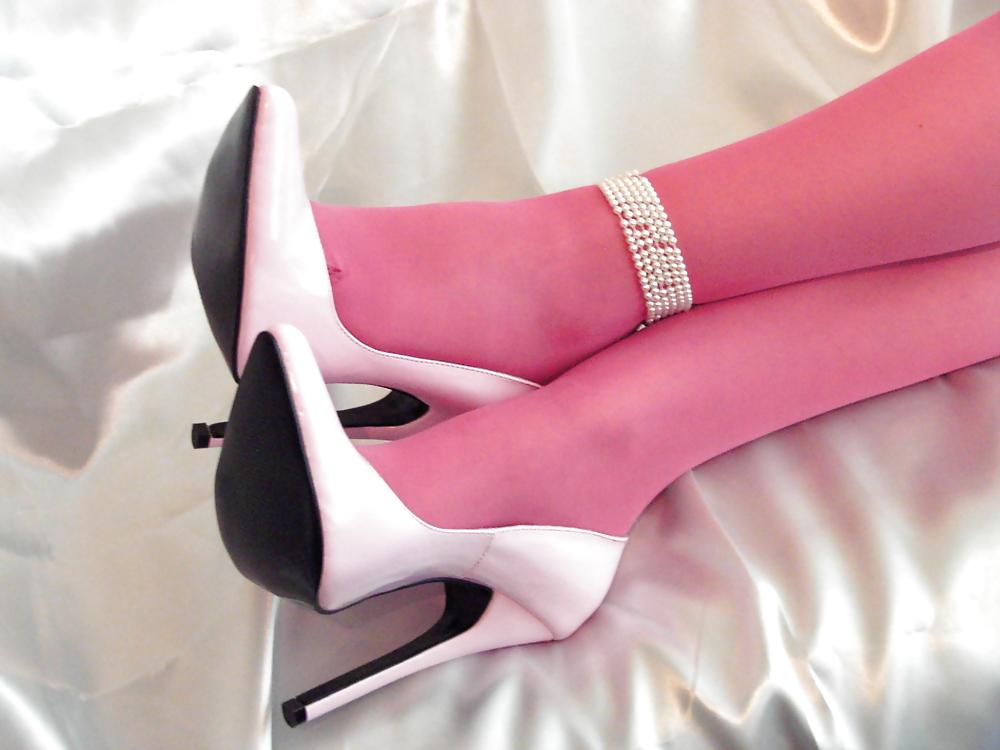 25P Hot Heels and Feet