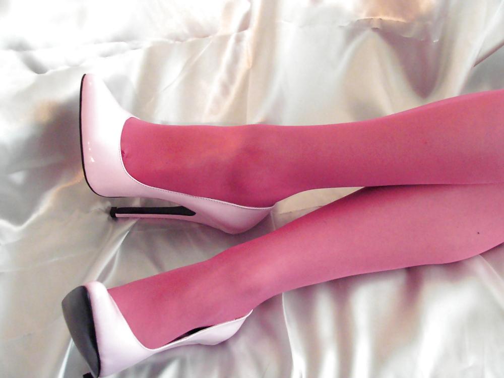 25P Hot Heels and Feet