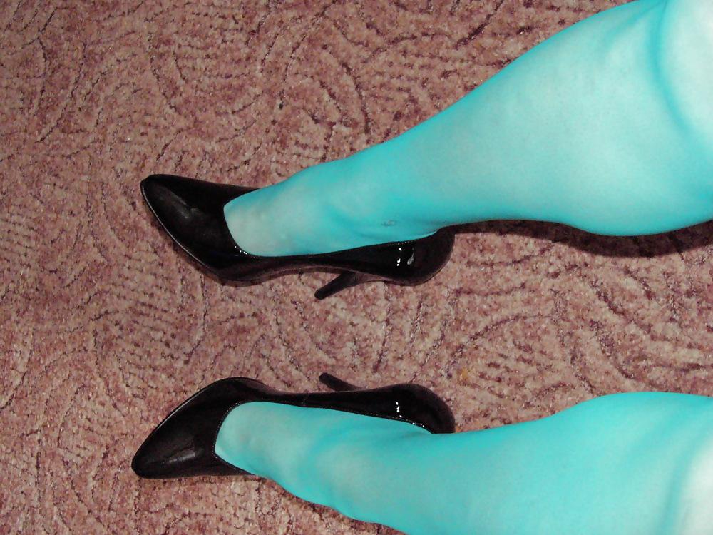 25P Hot Heels and Feet