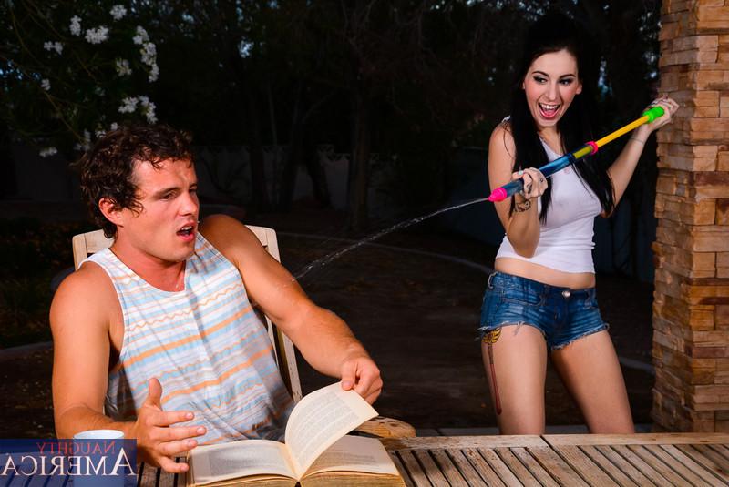 12P Luna decides it s a good idea to have a little water fight with her neighbor whi