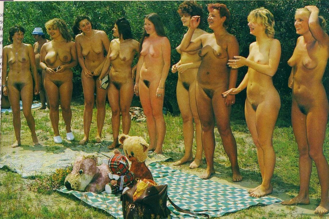 10P Vintage beach nudist flashing pussies in public