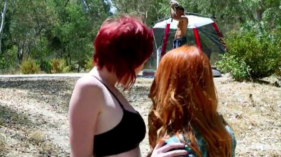 16P Redheads sharing the cock of a stranger outdoors