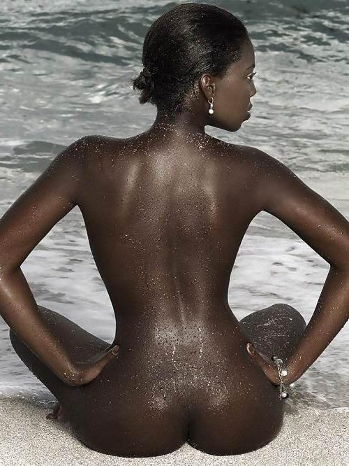 15P hot black girls showing off their goodies