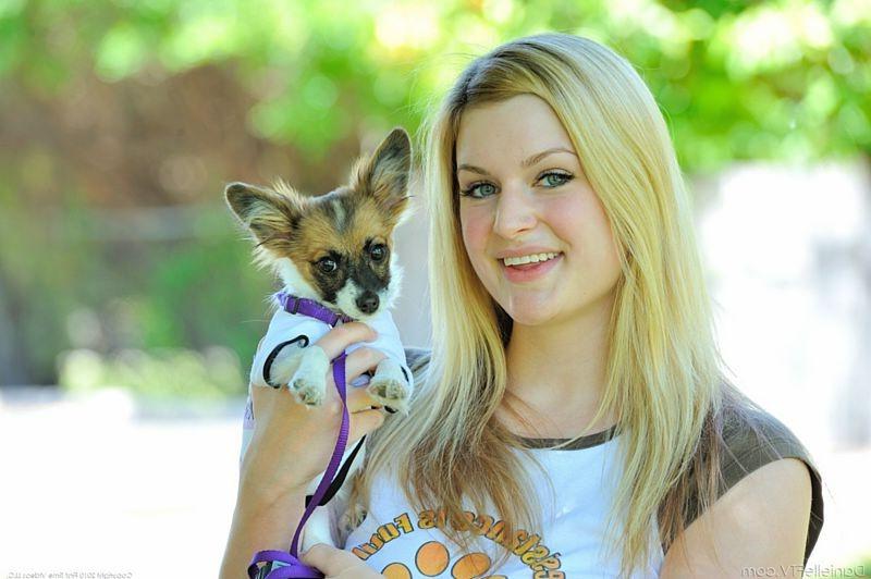 15P Busty nude girl walks her cute dog in a public park