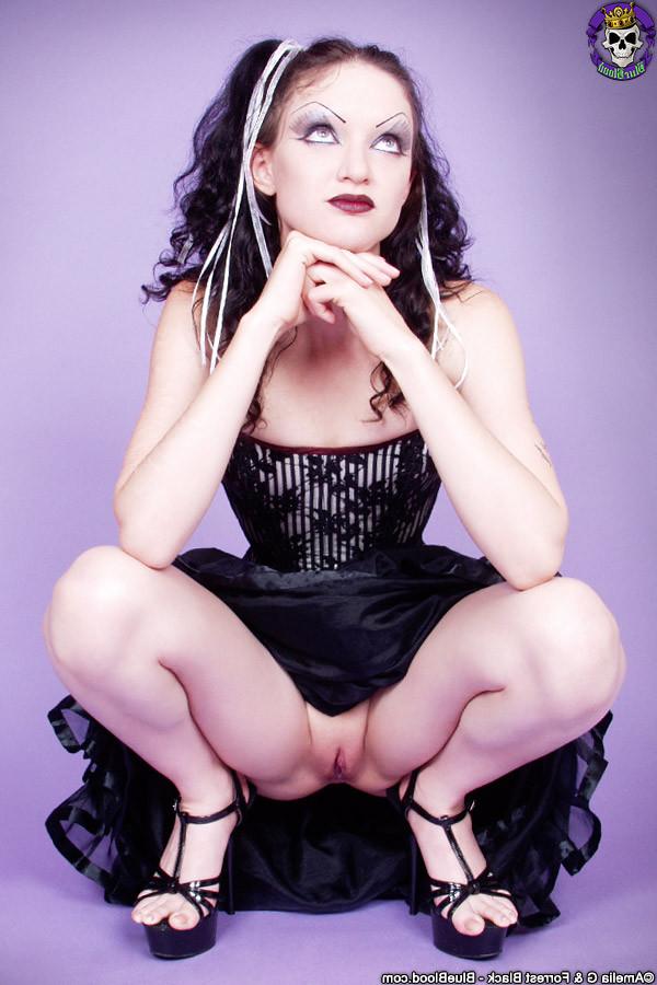 15P Pigtailed Gothic Babe Scar 13 Shows Her Perfect Pussy
