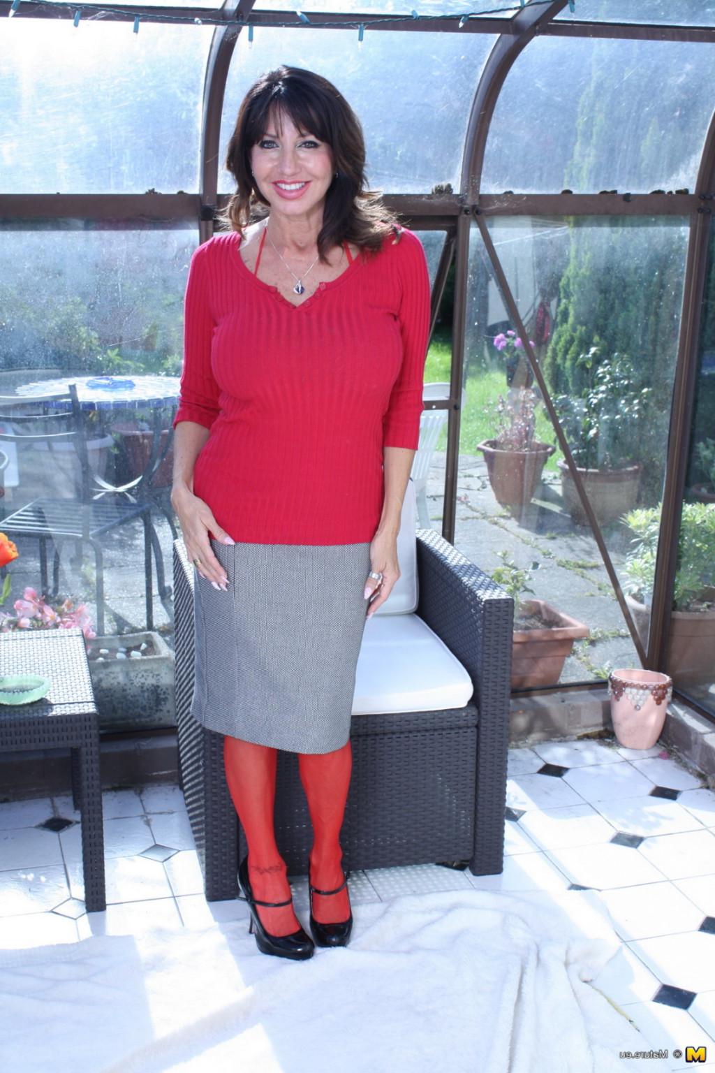 16P Hot steamy British MILF Tara Holiday playing by herself