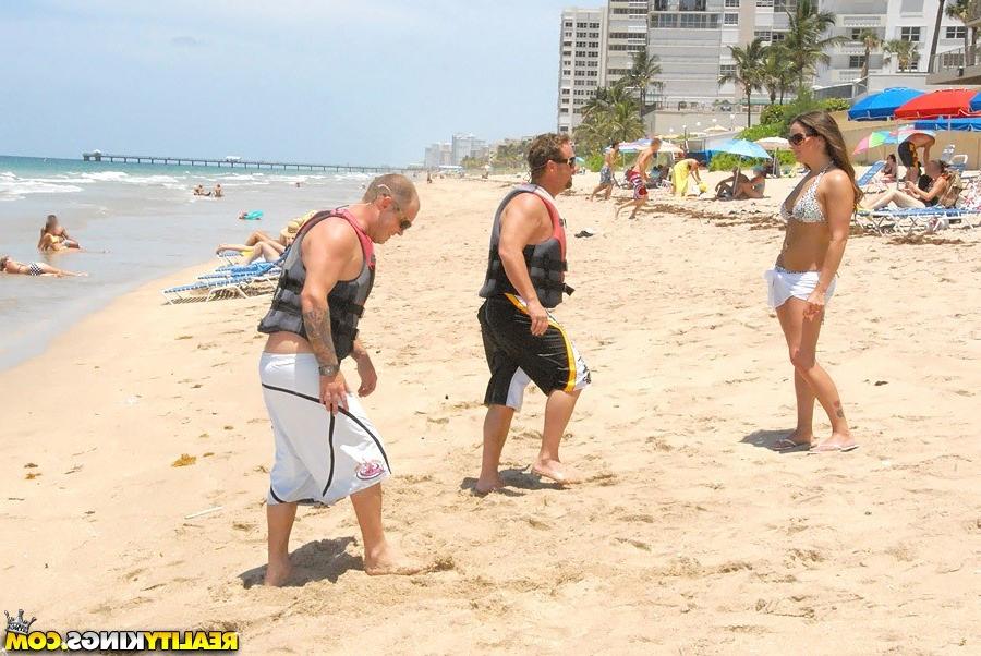 12P Super hot milf gets rammed up her box while riding a jet ski chk out these hot p
