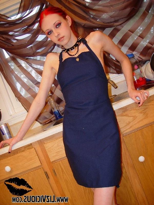 16P Cleaning up after dinner and giving a blowjob