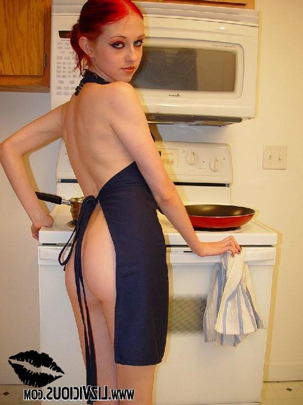 16P Cleaning up after dinner and giving a blowjob