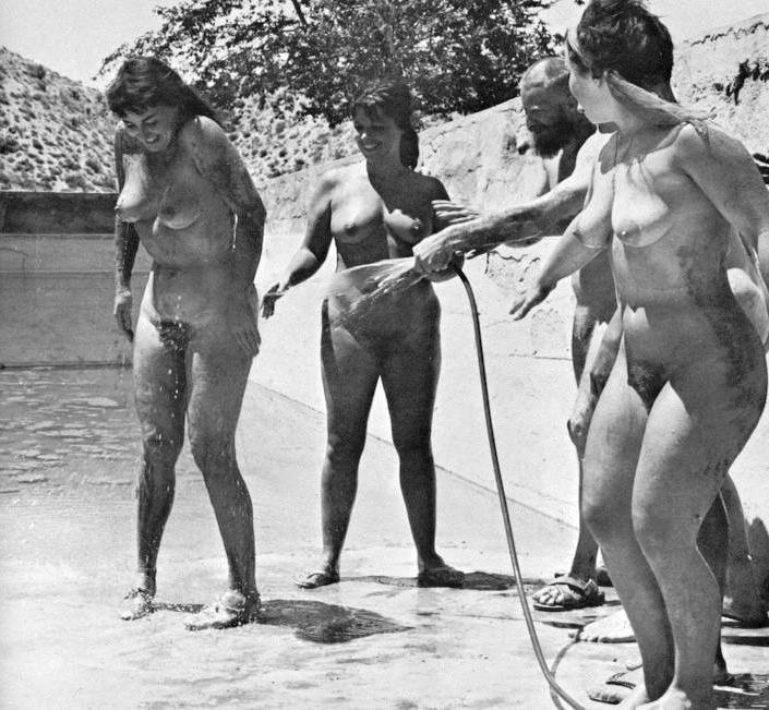 10P Vintage beach nudist flashing pussies in public