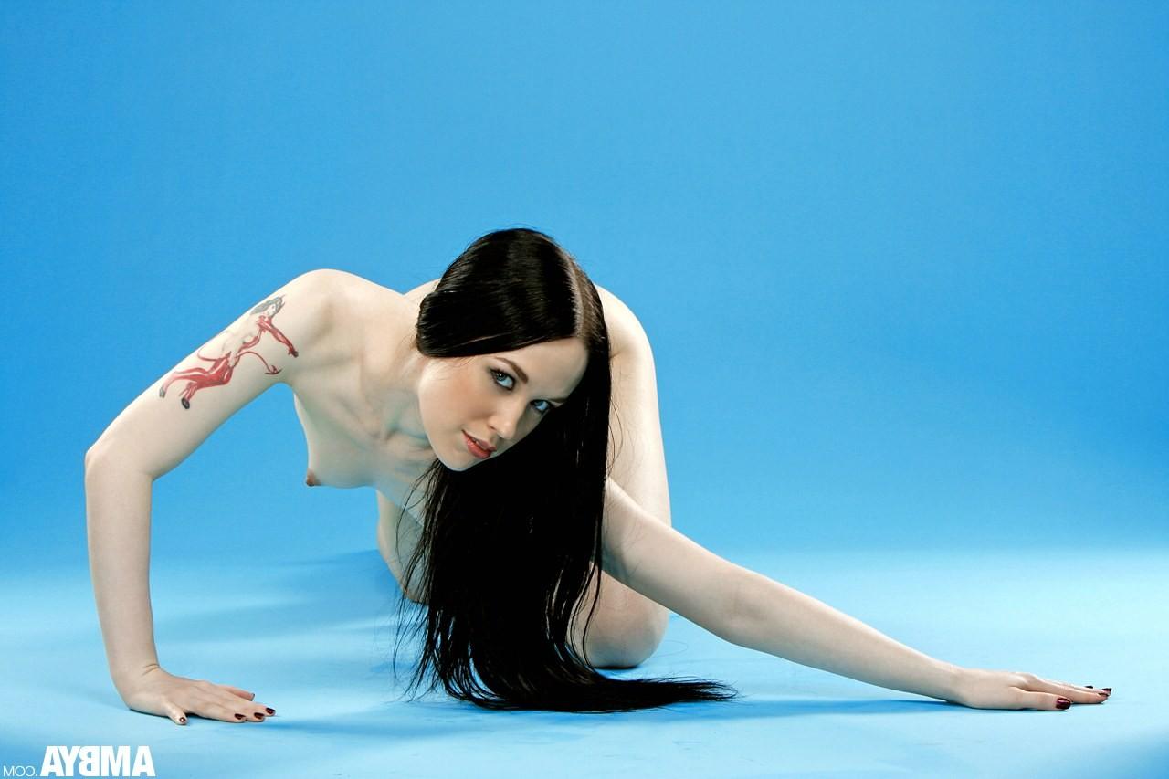 15P Goth girl gets sensual