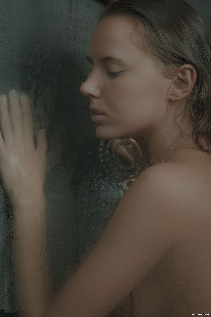 17P Gorgeous lesbian babes kissing in the shower