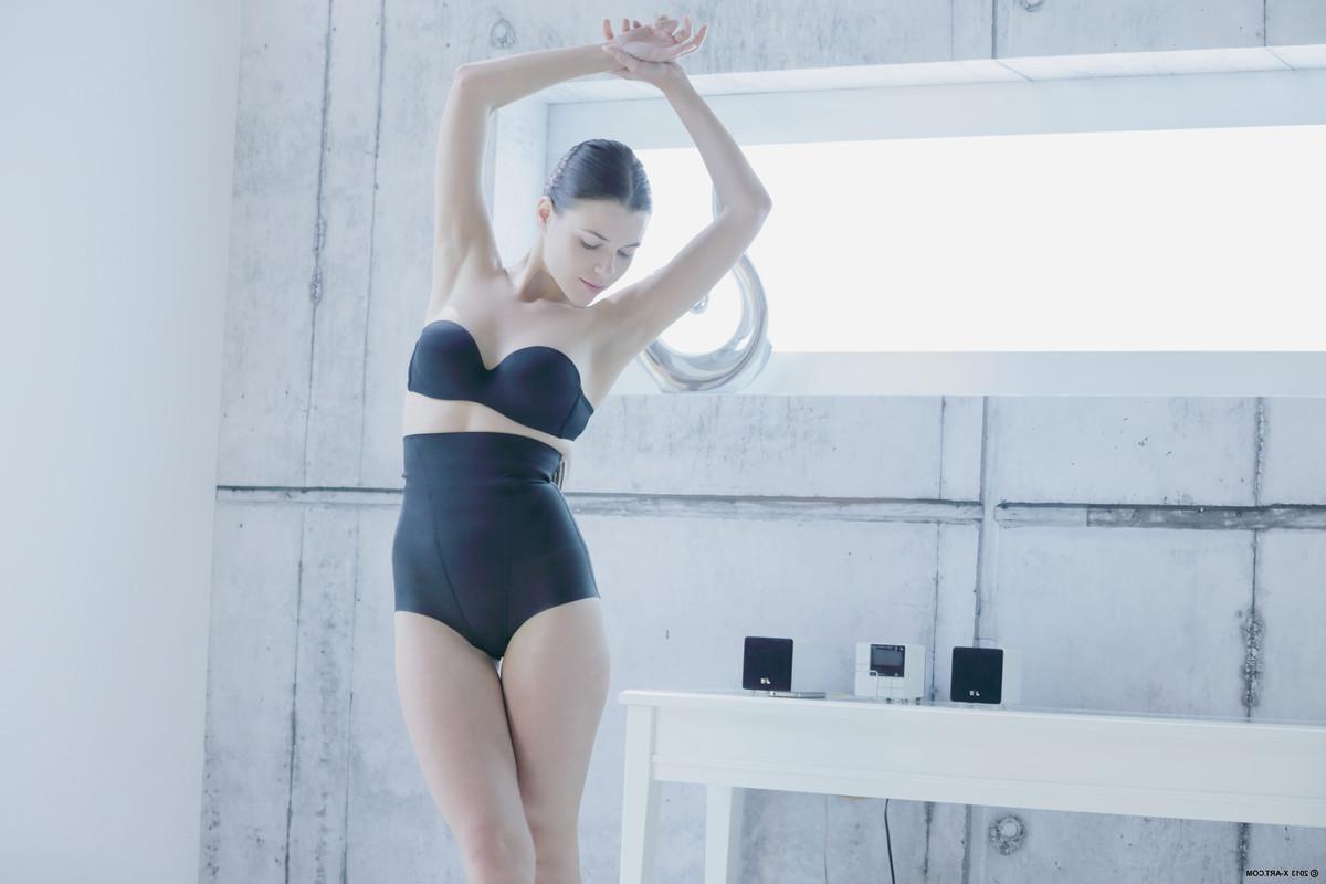 17P Tiny dancing teen babe making love in studio