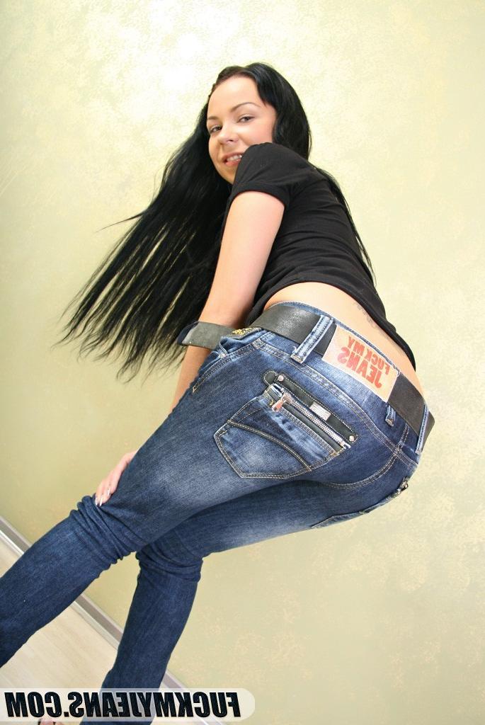 18P Sexy chick with dark hair and big boobies posing in tight blue jeans