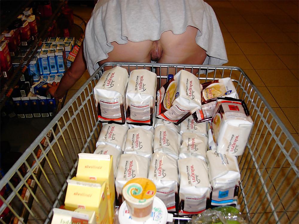 23P Flashing in Stores PUBLIC NUDITY