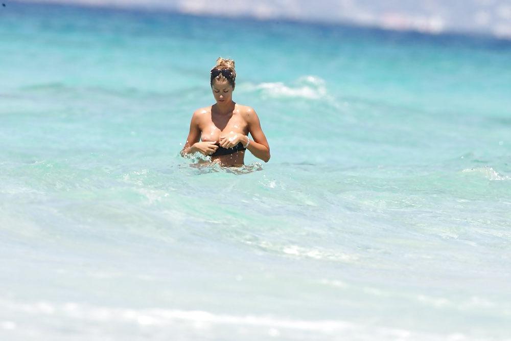 10P Elena Santarelli bikini candids awesome arse & cleavage